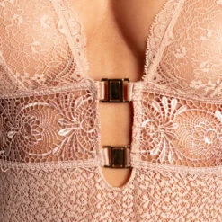 Body String Ouverture Frontale En Dentelle Aubade Sensual Euphoria 11 Body String Ouverture Frontale En Dentelle Aubade Sensual Euphoria -Sous Vêtement Soldes body aubade sensual euphoria nude 3