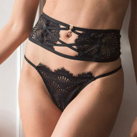 Porte-jarretelles En Dentelle Atelier Amour Madame Rêve 5 Porte-jarretelles En Dentelle Atelier Amour Madame Rêve – Image 3