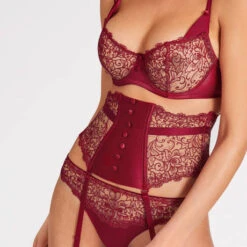 Serre-taille Aubade Karl Lagerfeld X Aubade 10 Serre-taille Aubade Karl Lagerfeld X Aubade -Sous Vêtement Soldes porte jarretelles aubade karl lagerfeld x aubade rouge 3