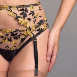 Porte-jarretelles Studio Pia Soraya 9 Porte-jarretelles Studio Pia Soraya -Sous Vêtement Soldes porte jarretelles studio pia soraya noir or 2